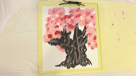 大人の絵具あそび桜を描く